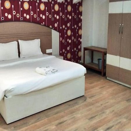 Dew Drop Inn Udagamandalam Exterior photo